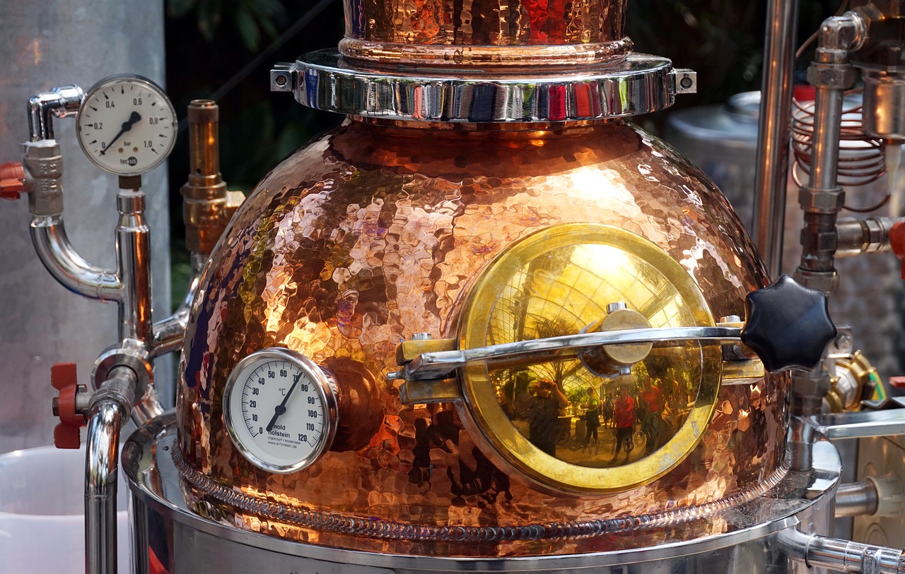 Distill Brandy Burn Alcohol  - matthiasboeckel / Pixabay